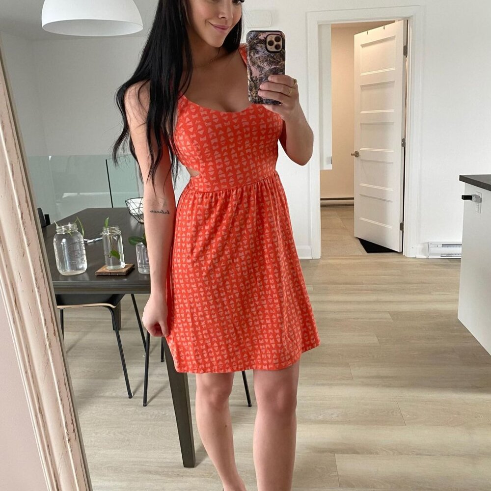 Robe d'été avec ouvertures sur les côtés ◉ Summer dress
